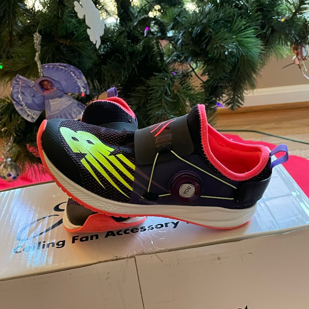 Young Girls Athletic Shoes